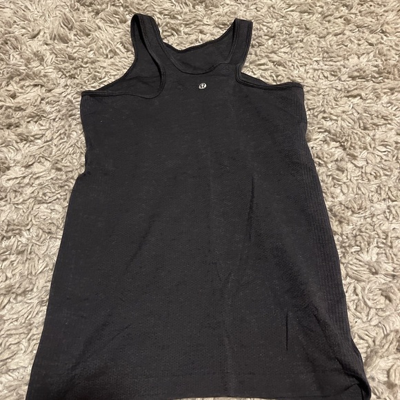 Black lululemon tank top - Picture 3 of 3